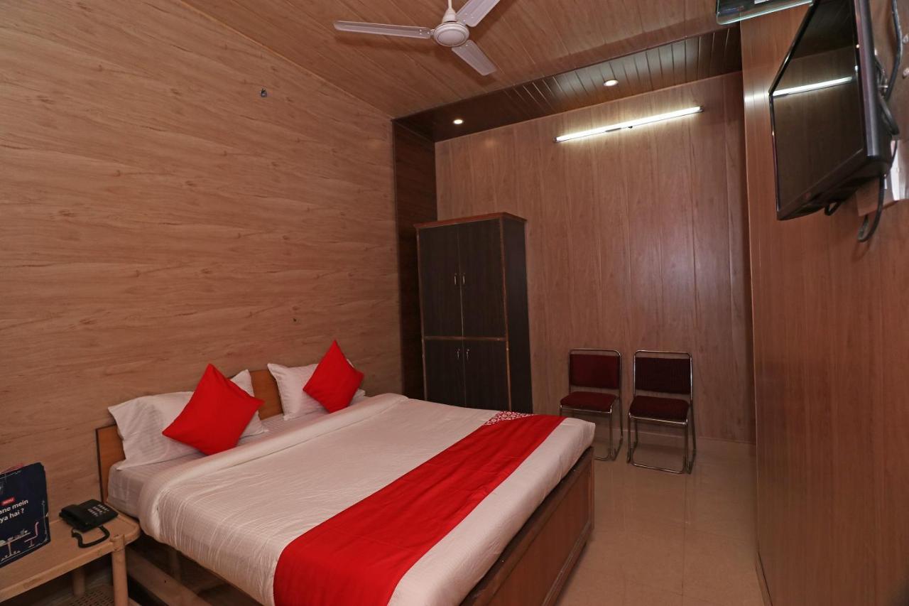 โอโย 27750 ภัควาติ เรซิเดนซี Hotel Mirzapur ภายนอก รูปภาพ