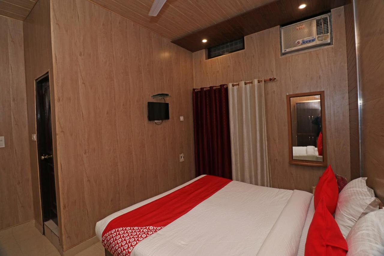โอโย 27750 ภัควาติ เรซิเดนซี Hotel Mirzapur ภายนอก รูปภาพ