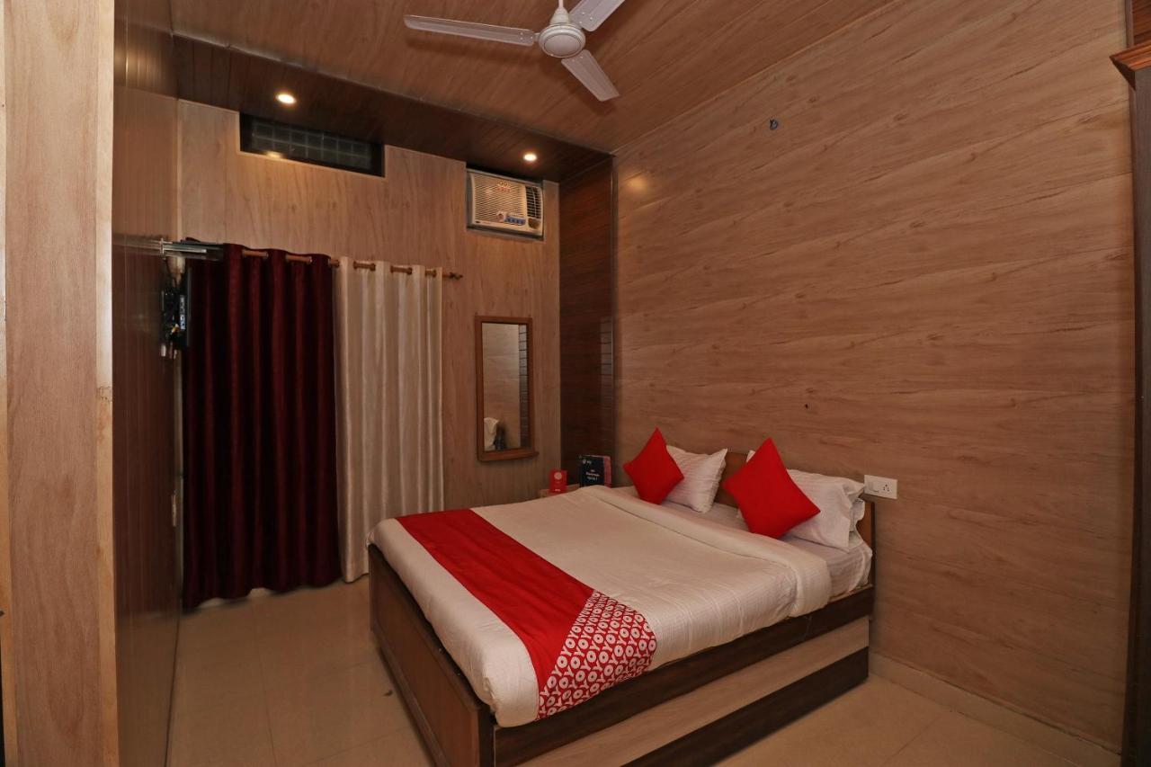 โอโย 27750 ภัควาติ เรซิเดนซี Hotel Mirzapur ภายนอก รูปภาพ