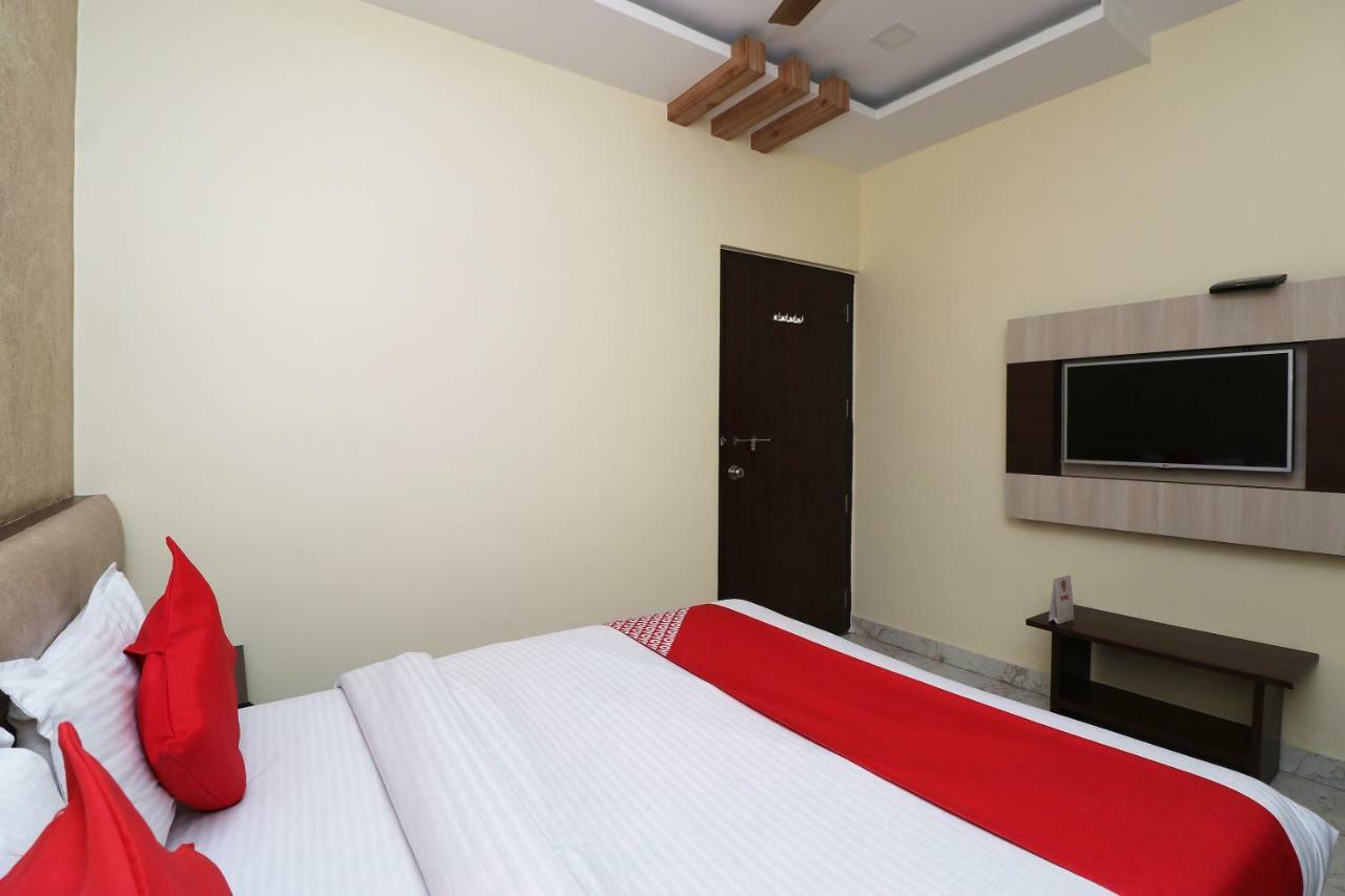 โอโย 27750 ภัควาติ เรซิเดนซี Hotel Mirzapur ภายนอก รูปภาพ